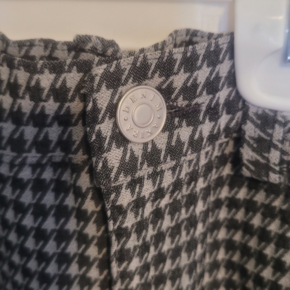 Akira Wide Leg Shorts, Medium - Picture 3 of 4